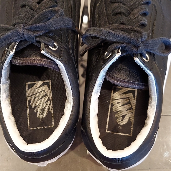 Vans Leather Low Top Old Skool Shoe - Picture 6 of 10